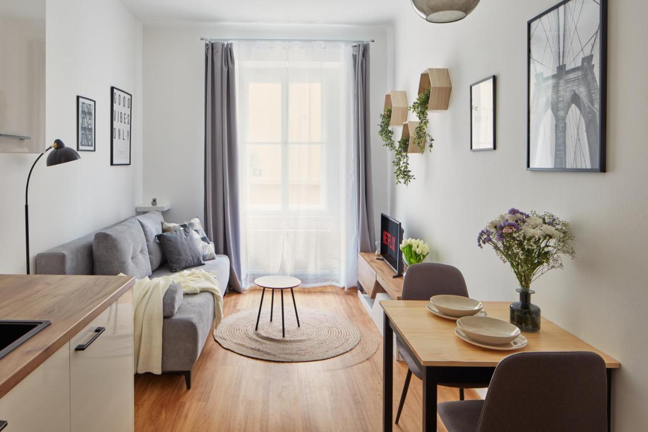 Days - Modern W Easy Access Appartamento Praga